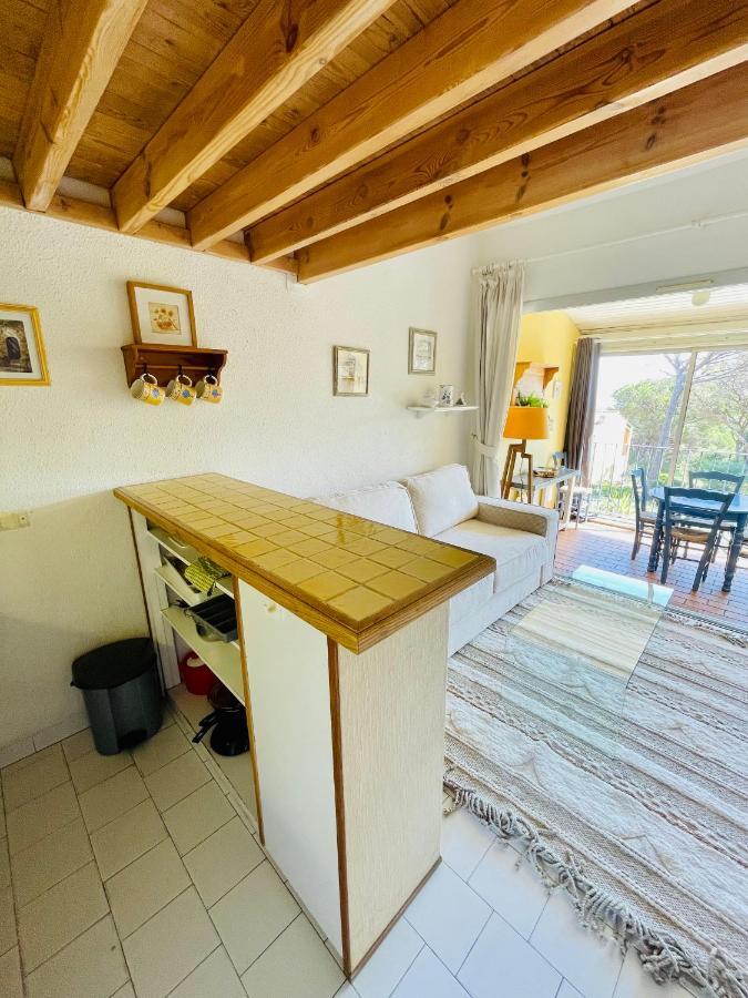 Bel Appartement Avec Mezzanine, Vue Mer Et Piscine 코골렝 외부 사진